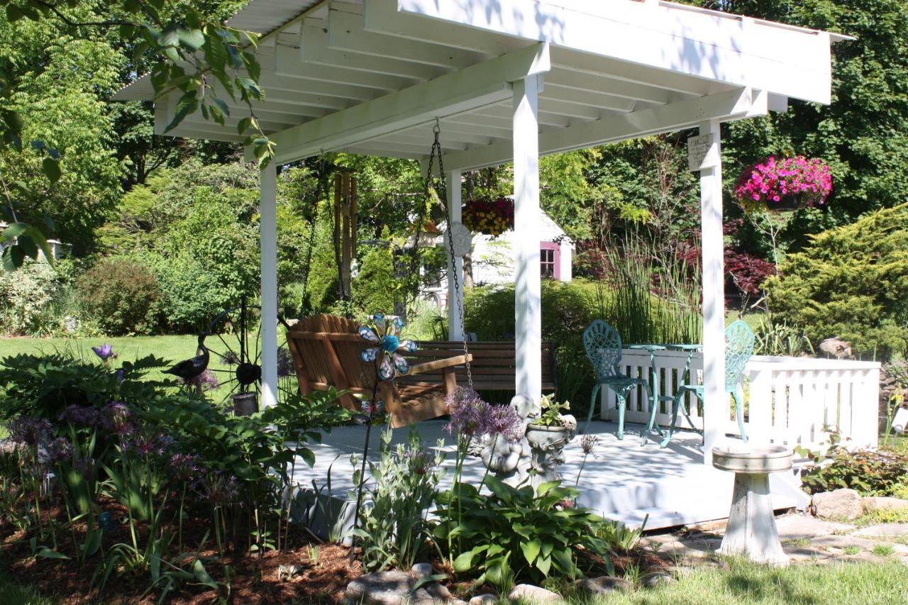 Carrousel Bed & Breakfast Cayuga Eksteriør billede