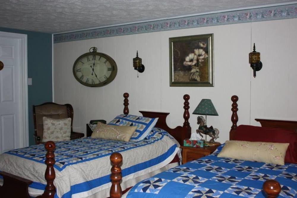 Carrousel Bed & Breakfast Cayuga Eksteriør billede